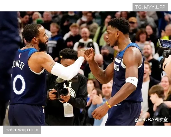 康利挡拆为爱德华兹制造空位 较赛季初提高三分效率