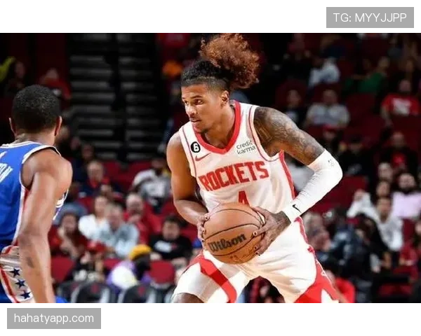 格林挡拆高位传球促进进攻节奏，效率明显优于上赛季